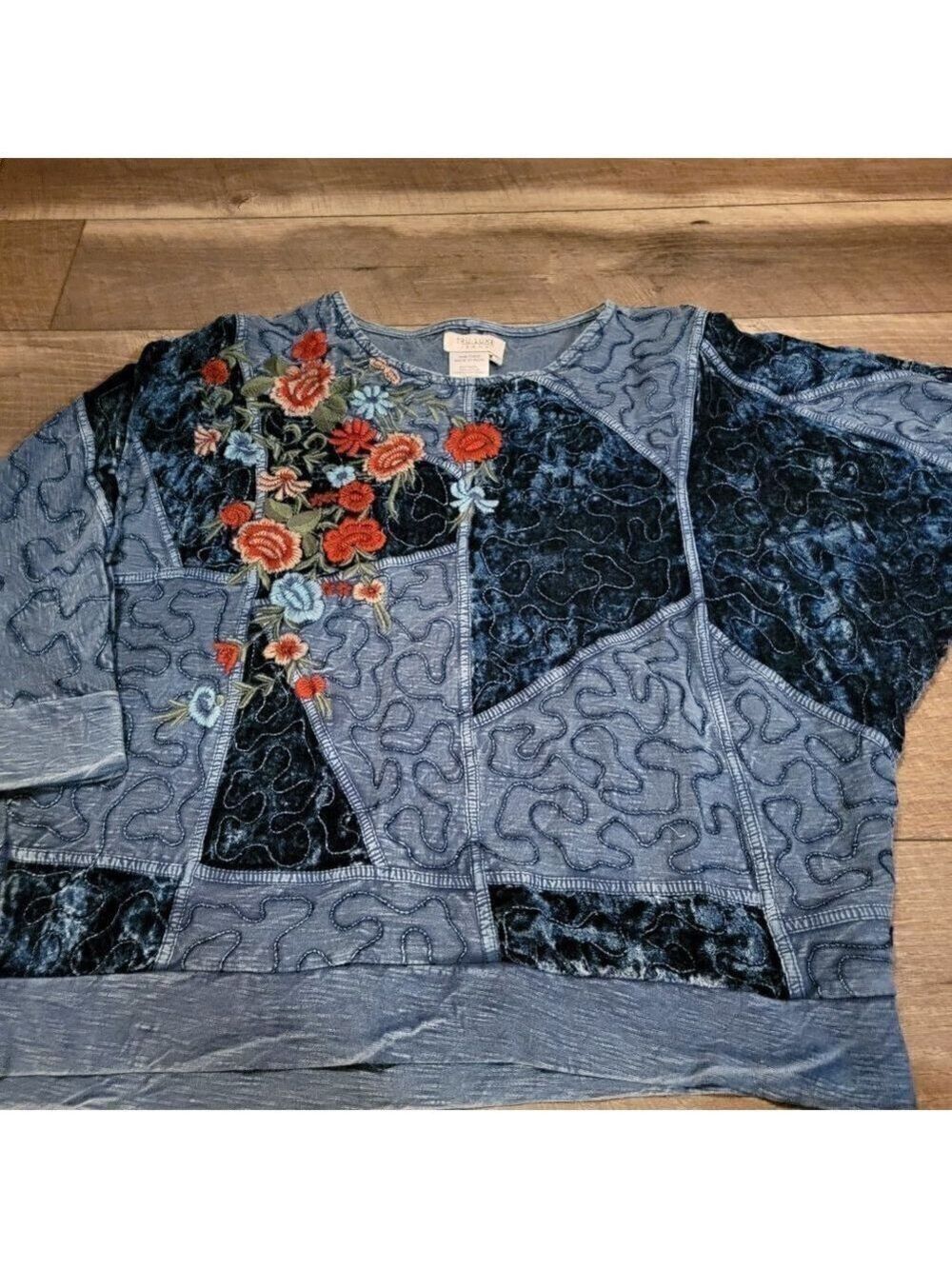 Tru Luxe Jeans Patchwork 3/4 Sleeve Boat Neck Embroidered Mixed Media Top Size M - Picture 2 of 5